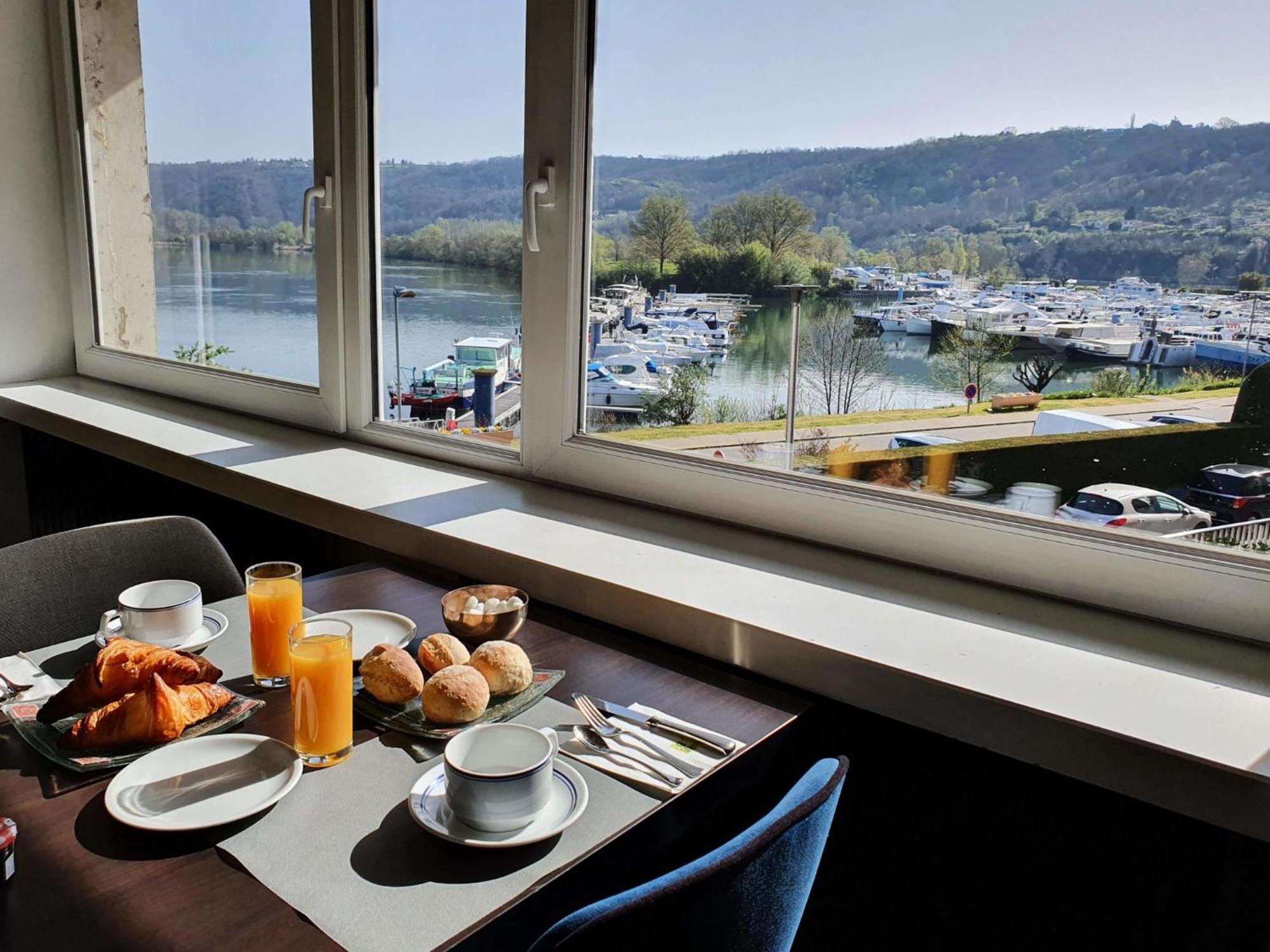 Les Roches-de-Condrieu Hotel Le Bellevue מראה חיצוני תמונה